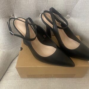 NEW Elegant Black Closed Toe Ankle Strap Heels Pointed Toe Pumps, size 6 1/2